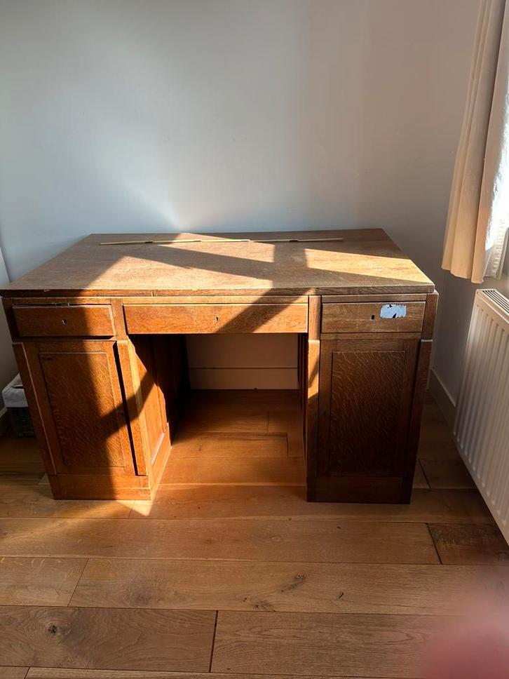 Groot en diep eikenhout antiek bureau, Huis en Inrichting, Bureaus, Gebruikt, Bureau, Ophalen