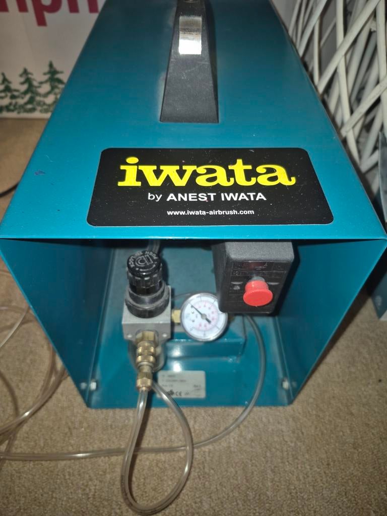 Iwata Compressor voor Airbrush - Zo goed als nieuw, Ophalen, Zo goed als nieuw, Minder dan 200 liter/min, Olievrij