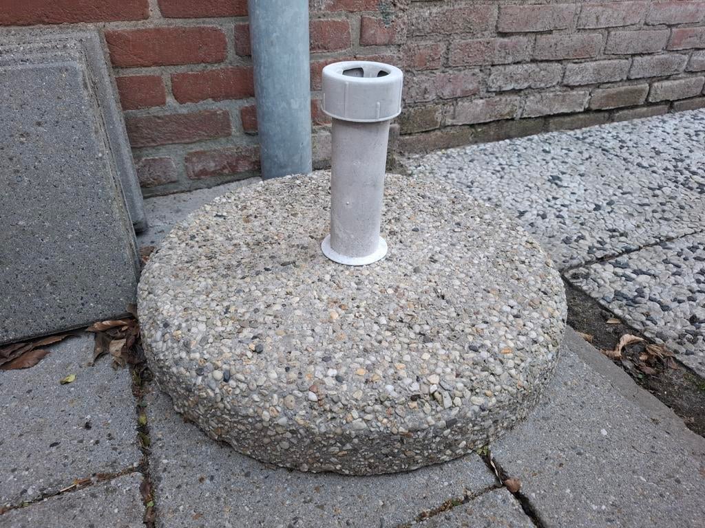 Stevige parasolvoet van beton, Ophalen, Gebruikt, Minder dan 1 meter, Parasolvoet