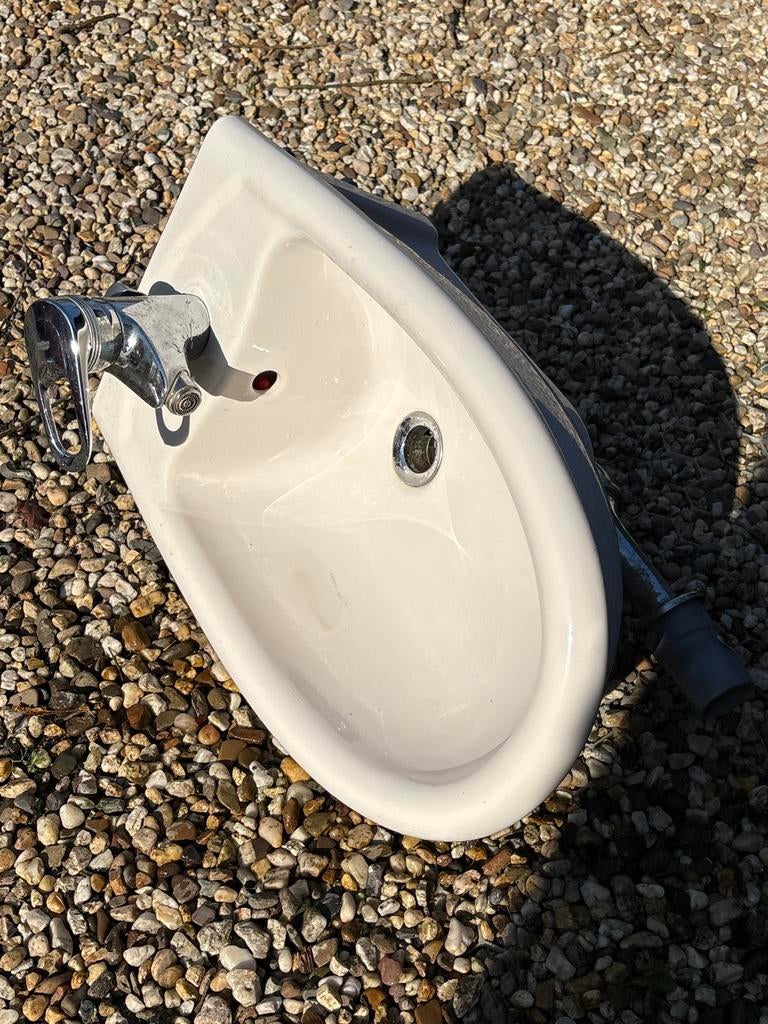 Bidet met Kraan RAL 9001, Doe-het-zelf en Verbouw, Sanitair, Ophalen, Gebruikt, Chroom, Overige typen