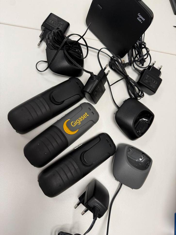 Gigaset set: 3 handsets (R630H pro, 2x R630) + basisstation, Telecommunicatie, Vaste telefoons | Handsets en Draadloos, Gebruikt