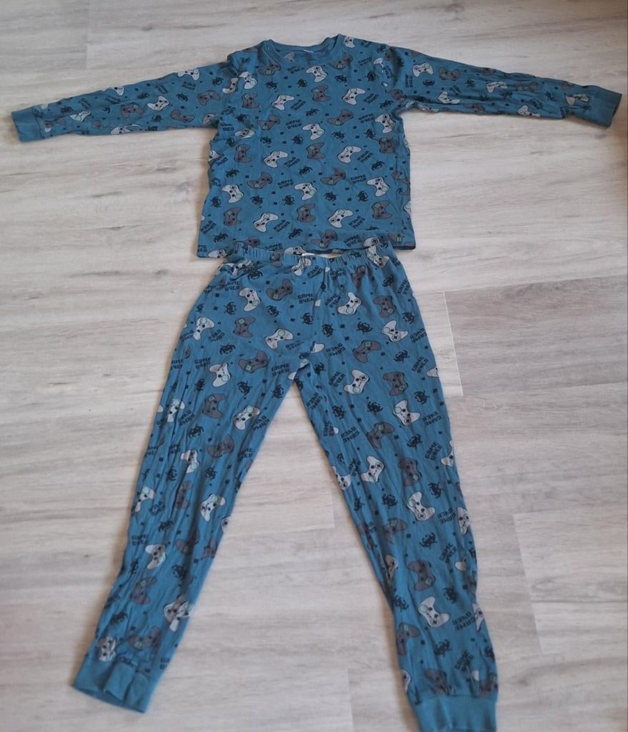 pyjama maat 158/164 met game controller print, Gebruikt, Jongen of Meisje, Ophalen of Verzenden, Nacht- of Onderkleding