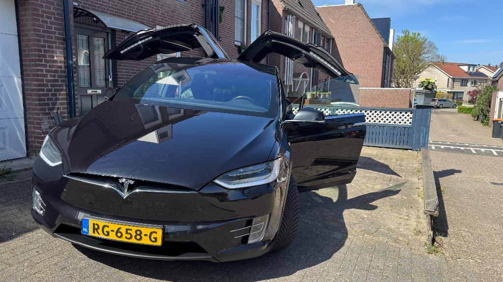 Tesla Model X 2017 Zwart, Auto's, Tesla, Automaat, Model X, Zwart, Leder en Stof