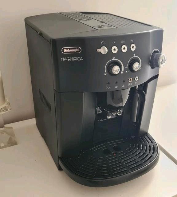 DeLonghi Magnifica ESAM 40-42 XY Koffieautomaat, Witgoed en Apparatuur, Koffiezetapparaten, Gebruikt, Koffiebonen, Koffiemachine