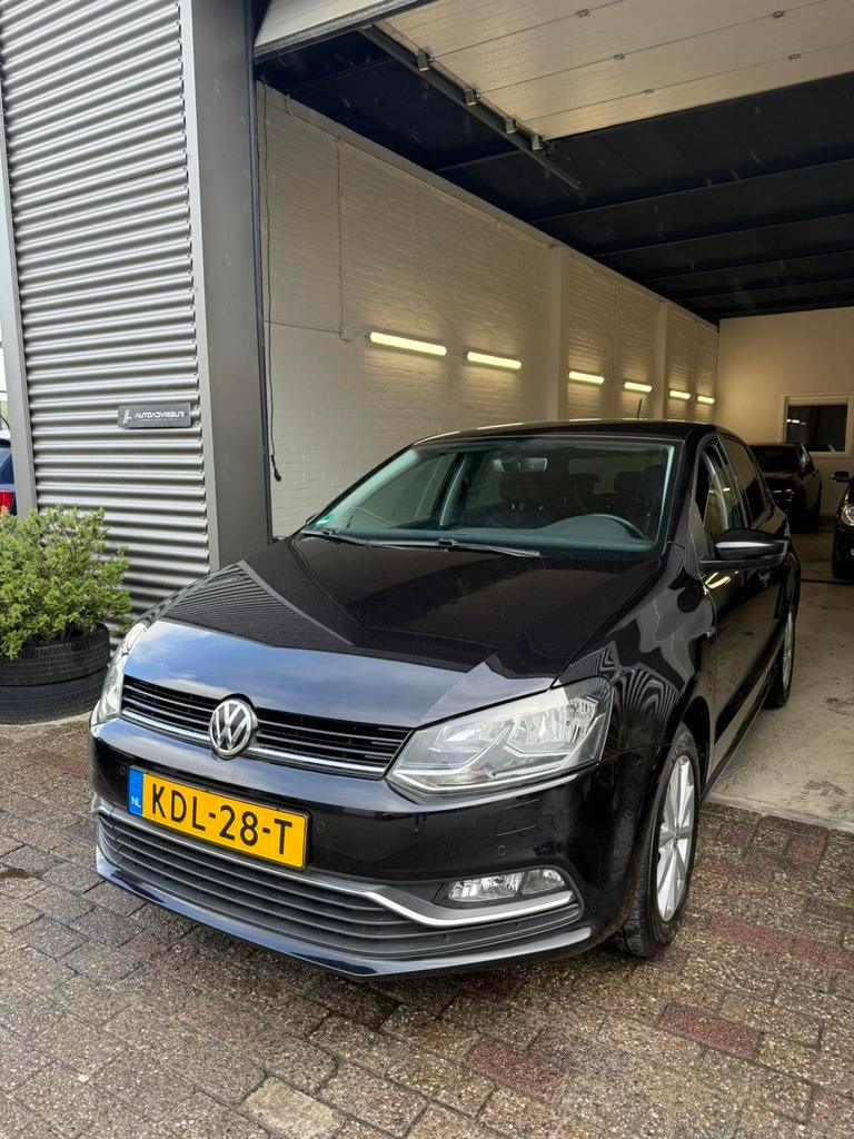 Volkswagen Polo 1.0 75 Pk 55KW 2015 Zwart 5-Deurs Apk Top!, Auto's, Volkswagen, Bedrijf, Polo, ABS, Airbags, Airconditioning, Bluetooth