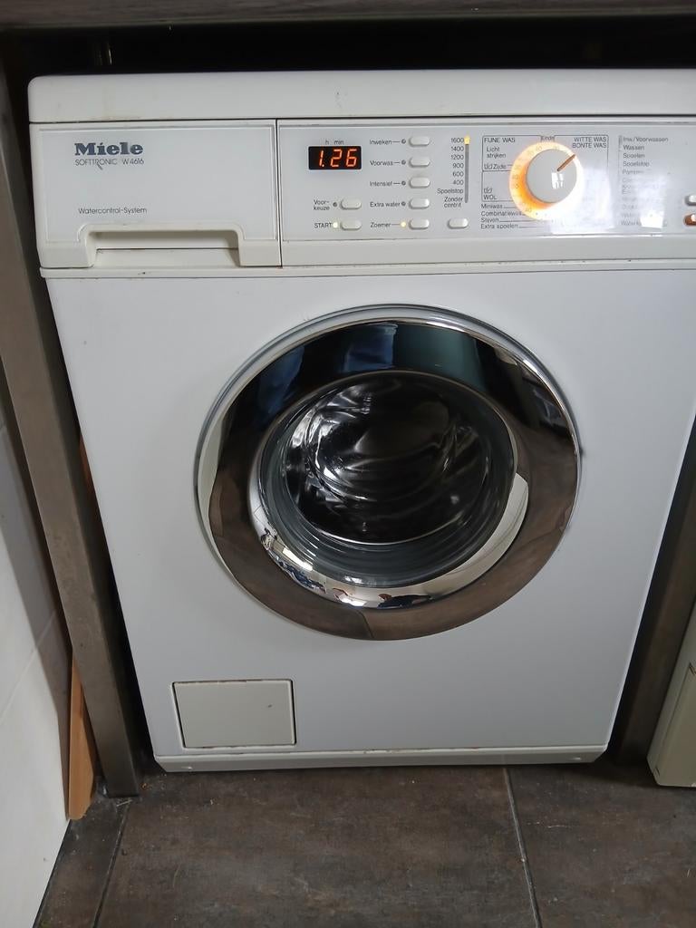 Miele Softtronic W4616 wasmachine, Ophalen, 1200 tot 1600 toeren, Gebruikt, 4 tot 6 kg