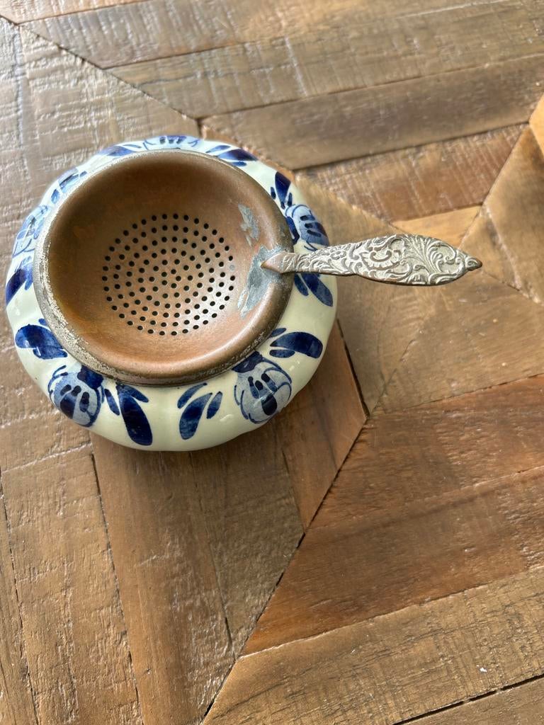 Theezeefje met Delfts blauw schaaltje, Ophalen of Verzenden