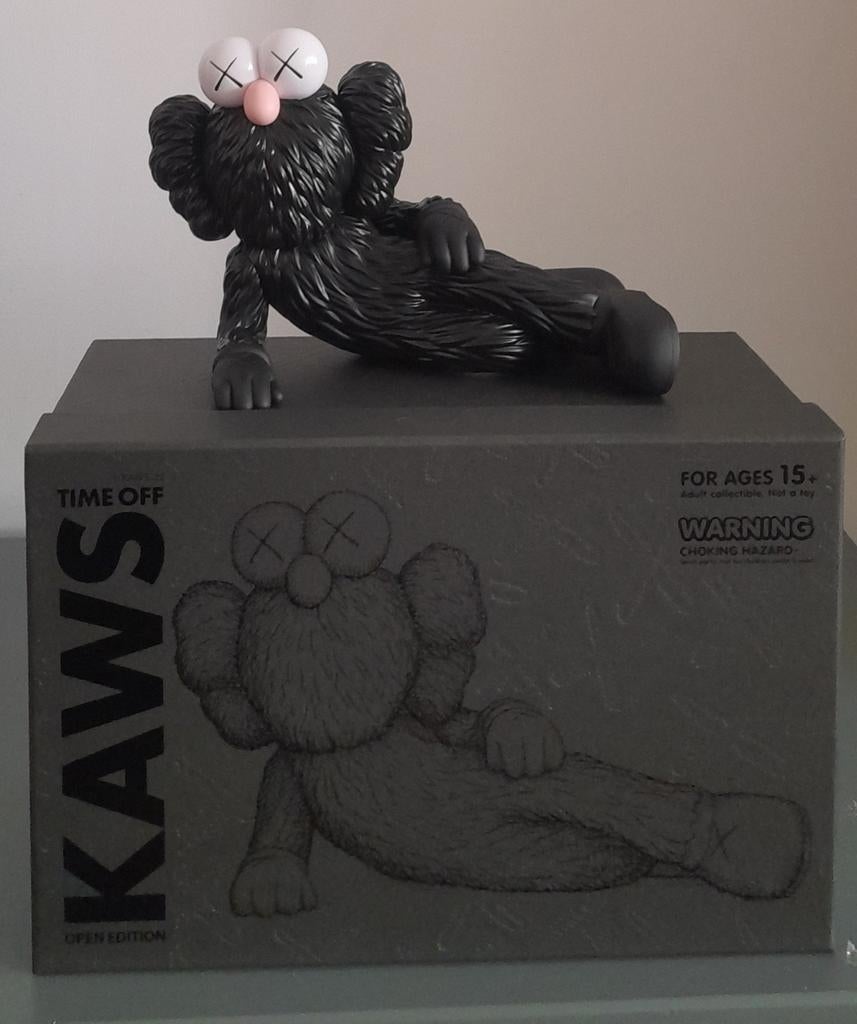 KAWS TIME OFF BFF BLACK, Ophalen