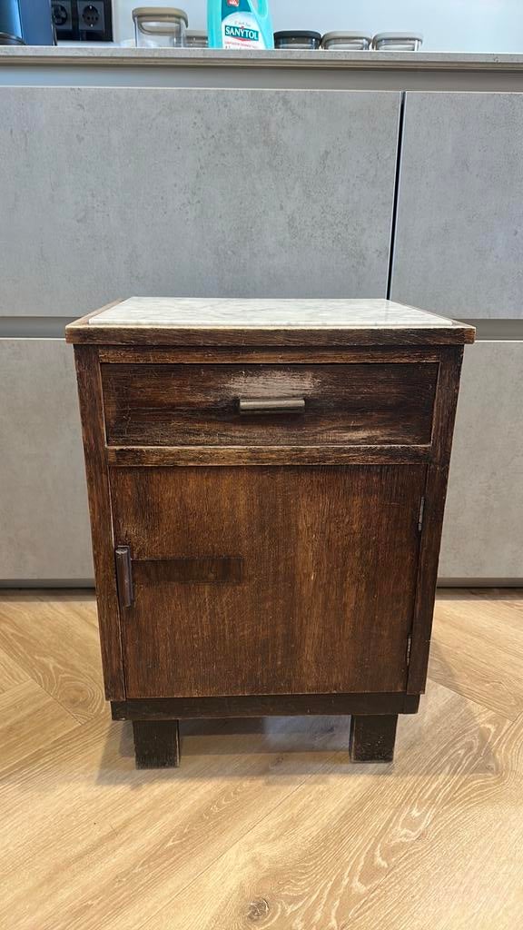 Vintage nachtkastje met marmeren blad, Huis en Inrichting, Slaapkamer | Nachtkastjes, Ophalen, Gebruikt, Minder dan 45 cm, Minder dan 55 cm
