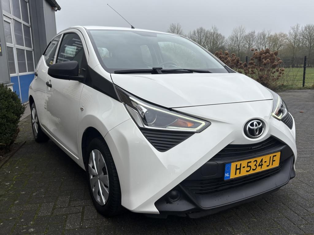 Toyota Aygo 1.0 VVT-i x-fun BT-AIRCO-1E EIGENAAR (bj 2020), Gebruikt, Euro 6, 4 stoelen, Wit