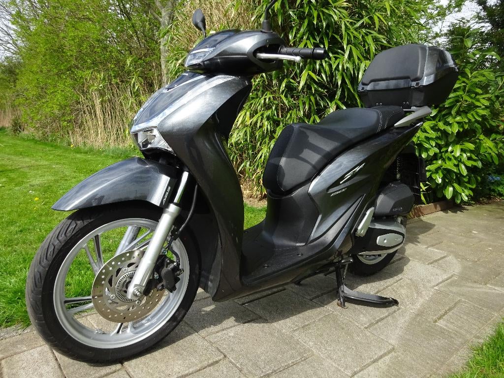 Honda SHi 150 motorscooter bj. 2022 - 12425 Km, Motoren, Cardan-aandrijving, Scooter, Gebruikt, Particulier