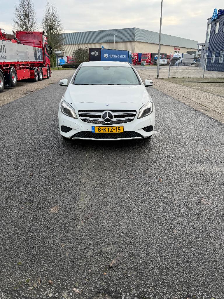 Mercedes-Benz A-Klasse A180 1.6 Blue Efficiency 2013 Wit, Auto's, Voorwielaandrijving, 4 cilinders, Leder en Stof, 1200 kg