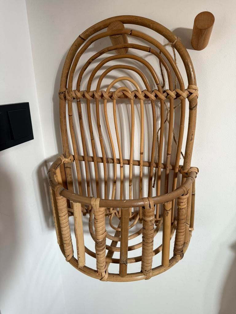 Rotan wand mandje wandplank, Huis en Inrichting, Woonaccessoires | Schalen en Manden, Ophalen of Verzenden, Zo goed als nieuw