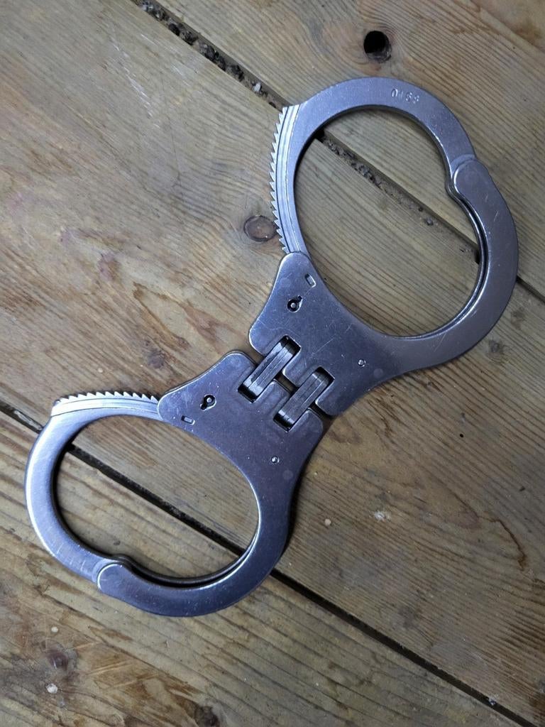 Scharnier handboeien, Ophalen, Landmacht, Nederland