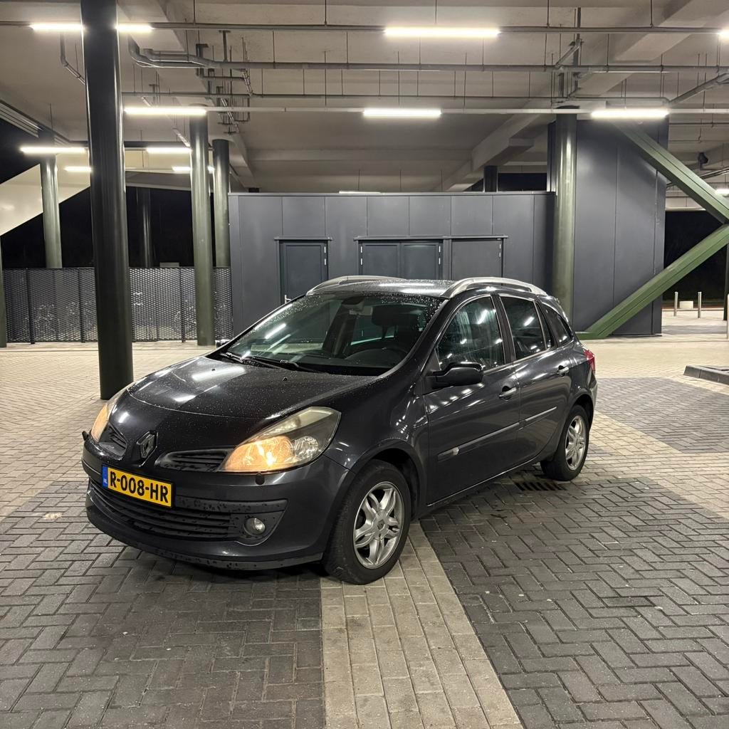 Renault Clio 1.5 DCI 63KW Estate 2008 Grijs, Auto's, Voorwielaandrijving, USB, Zwart, 23 km/l