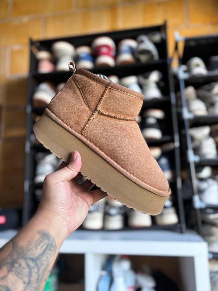 UGG Classic Ultra Mini Platform Chestnut 39, Kleding | Dames, Schoenen, Zo goed als nieuw, Sneakers of Gympen, Ophalen of Verzenden
