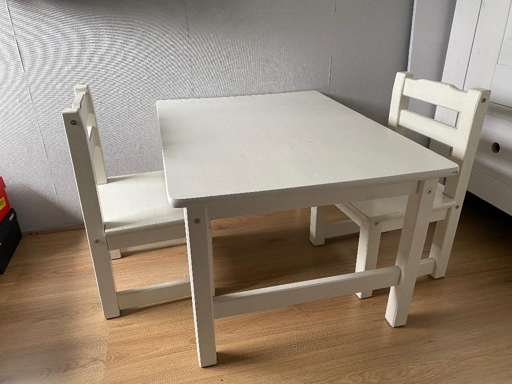 Houten kindertafel met twee stoeltjes, Kinderen en Baby's, Kinderkamer | Tafels en Stoelen, Ophalen, Gebruikt, Tafel(s) en Stoel(en)