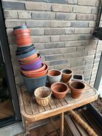 Diversen bloempotten: plastic, steen en terracotta, Kunststof, Gebruikt, Rond, Binnen
