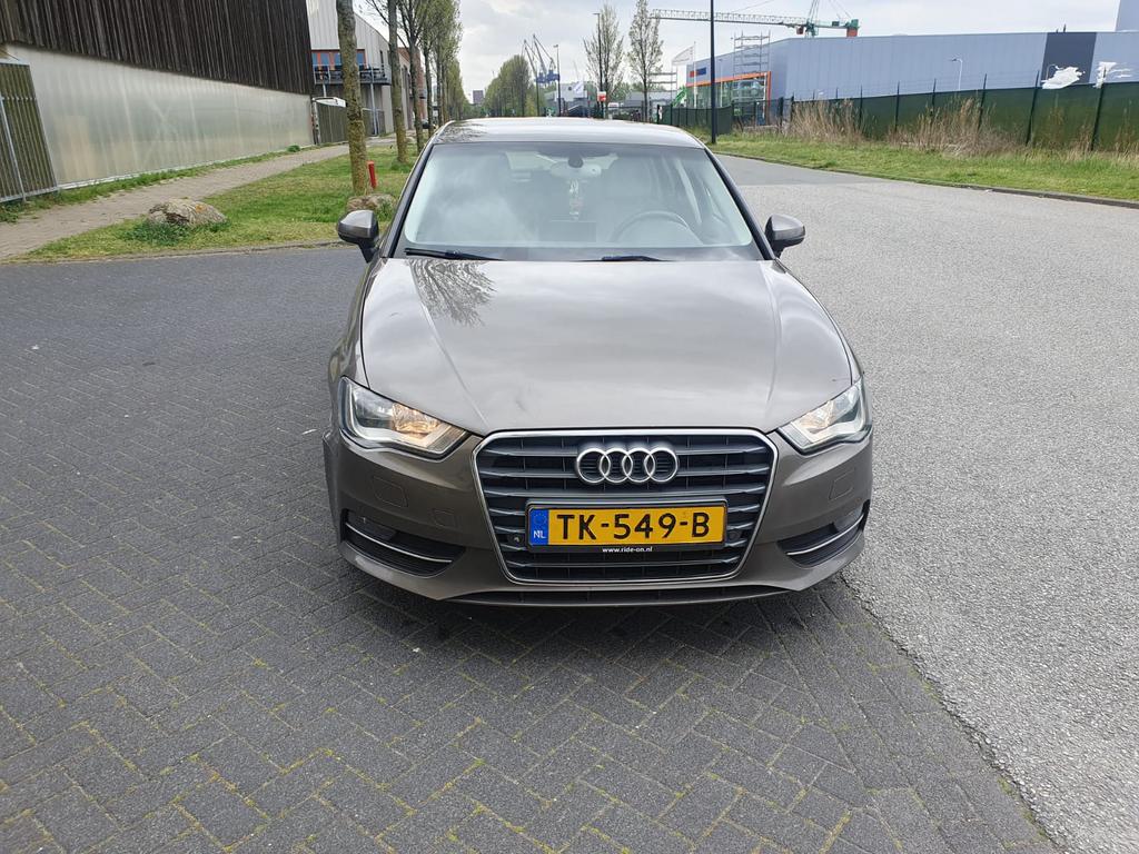 Audi A3 2.0 TDI 150Pk 2015 Grijs, Auto's, Audi, Bedrijf, A3, Diesel, C, Hatchback, Handgeschakeld, Geïmporteerd, Zilver of Grijs