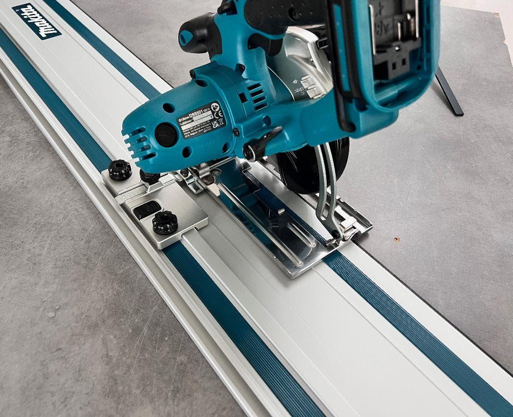 MAKITA 18V ACCU INVALZAAG +GELEIDER +ADAPTER LXT CIRKELZAAG, Nieuw, 10 m² of meer, 10 tot 30 cm, Hout