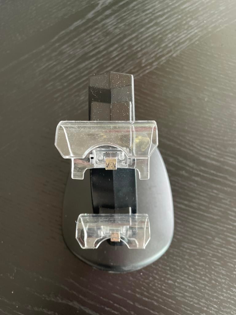 Battletron Dual Charging Dock voor PS4 Controllers, Spelcomputers en Games, Spelcomputers | Sony PlayStation Consoles | Accessoires