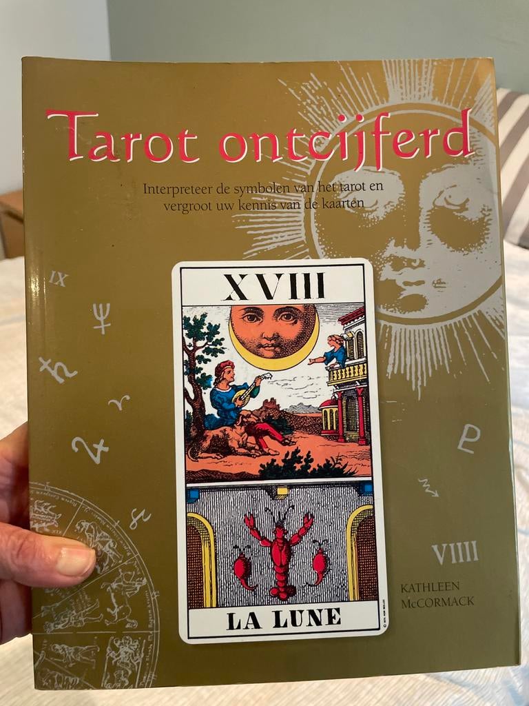 Tarot Ontcijferd: Leer de symbolen van tarot kaarten, Ophalen of Verzenden, Zo goed als nieuw, Tarot of Kaarten leggen, Instructieboek