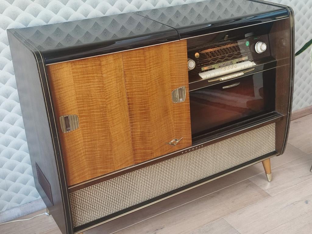 Prachtig gerestaureerd radiomeubel Grundig SO171 uit 1958/59, Ophalen