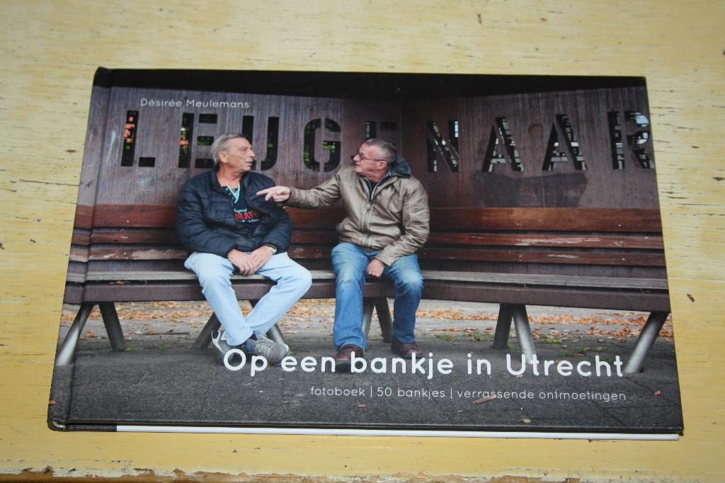Op een bankje in Utrecht Desiree Meulemans fotoboek, Ophalen of Verzenden, Zo goed als nieuw, Fotografen