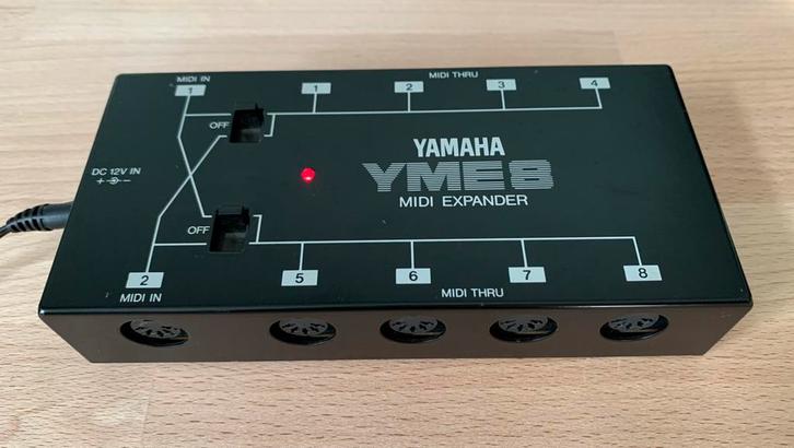 Yamaha YME8 Midi expander thru box - 4, Muziek en Instrumenten, Midi-apparatuur, Gebruikt, Ophalen of Verzenden