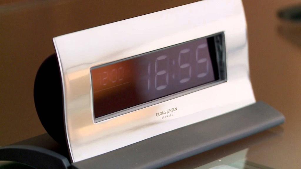 Georg Jensen ‘Wave’ wekker, Ophalen of Verzenden, Gebruikt, Digitaal, Wekker of Tafelklok