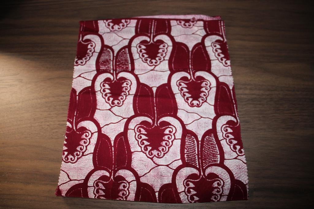 Lap 100% katoen stof - Java Batik rood wit #4493, Hobby en Vrije tijd, Stoffen en Lappen, Nieuw, Ophalen of Verzenden, 30 tot 120 cm