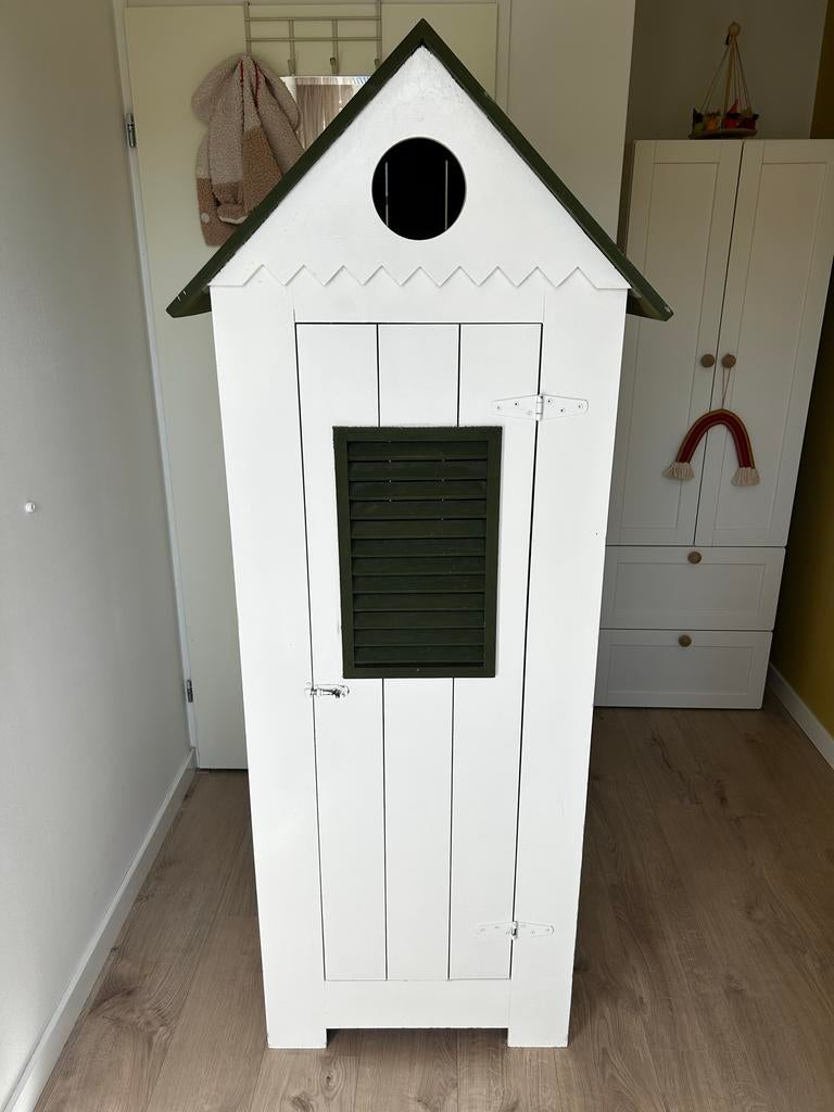 Leuke huisjeskast / kledingkast voor kinderkamer, Ophalen, Gebruikt, 50 tot 70 cm, 105 cm of meer