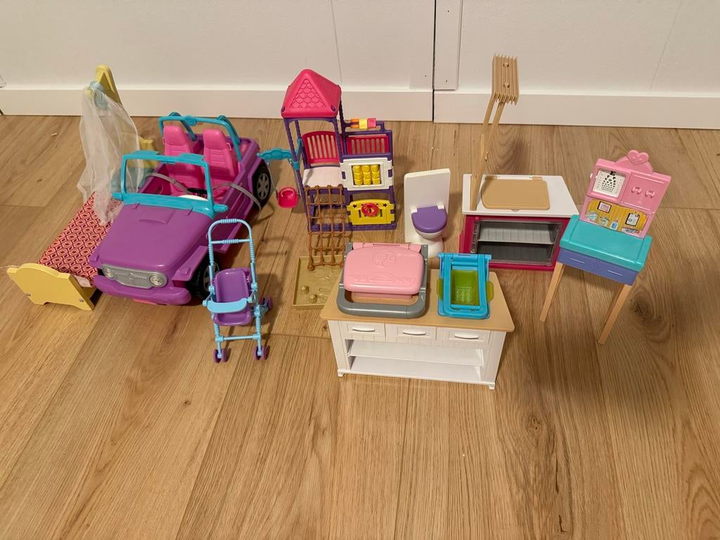 Diverse Barbie spullen met auto en meubels, Kinderen en Baby's, Speelgoed | Poppen, Ophalen, Gebruikt, Barbie