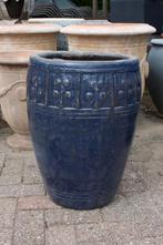 Hoge blauwe geglazuurde bloempotten terras tuin met rand 5x