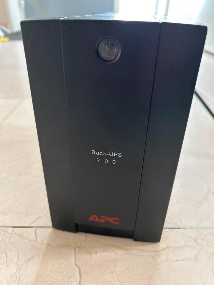 APC Back-UPS BX700U Noodvoeding, Computers en Software, Noodvoedingen (UPS), Gebruikt, Ophalen of Verzenden