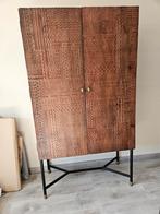 Mango houten kast met houtsnijwerk en messing details, Huis en Inrichting, Kasten | Overige, Ophalen, Zo goed als nieuw