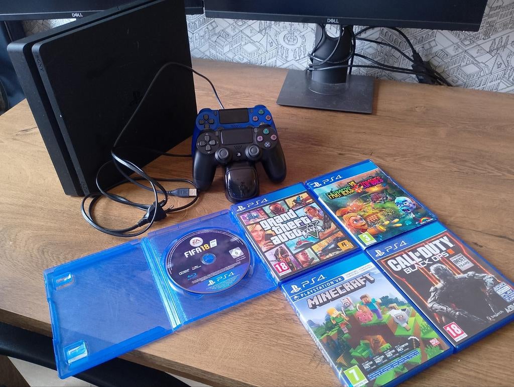 PS3 inclusief 2 controllers, laadstation en games - o.a. GTA, Spelcomputers en Games, Spelcomputers | Sony PlayStation 4, Met 2 controllers