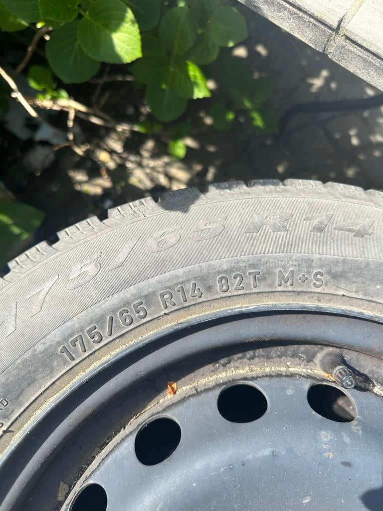 Auto Pirelli winterbanden met velg 175/65 R14, Auto diversen, Auto-accessoires, Ophalen of Verzenden, Gebruikt