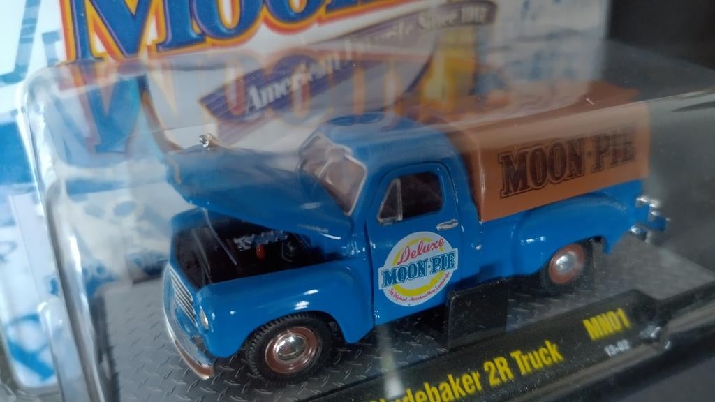 Studebaker 2r Truck 1951 Moon Pie 1:64 3inch m2 machines Pol, Auto, Verzenden, ., .