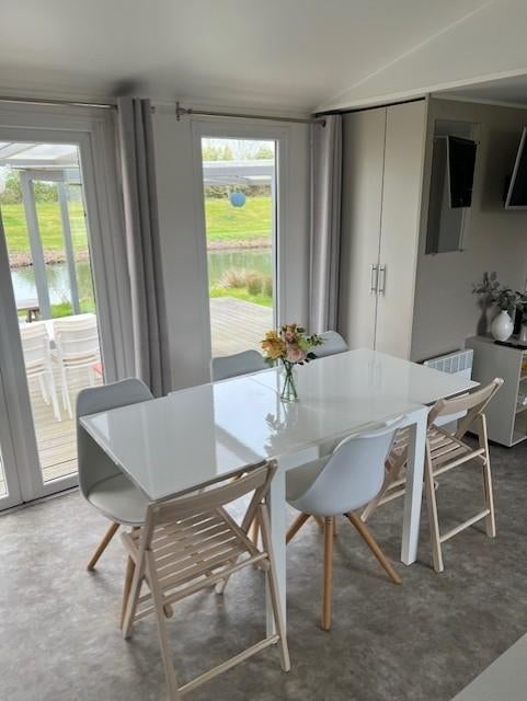 Jonge Chalet 2021, 8 bedden direct aan viswater/natuurgebied, Meer dan 6