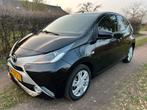 Toyota Aygo 1.0 Vvt-i 69pk 5D 2017 Zwart, Voorwielaandrijving, Stof, 4 stoelen, Zwart