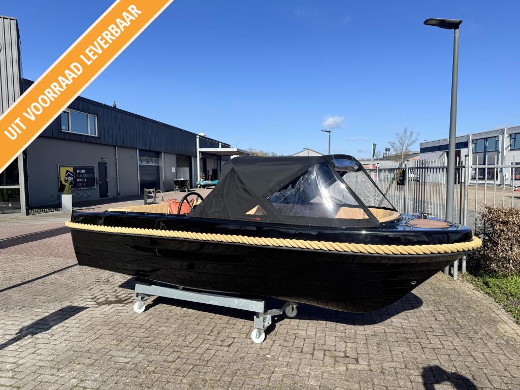 Mastra 500 full black met hpl teak en buiskap, Nautica bolsward, Zo goed als nieuw, Info@nauticabolsward.nl, 10 tot 30 pk