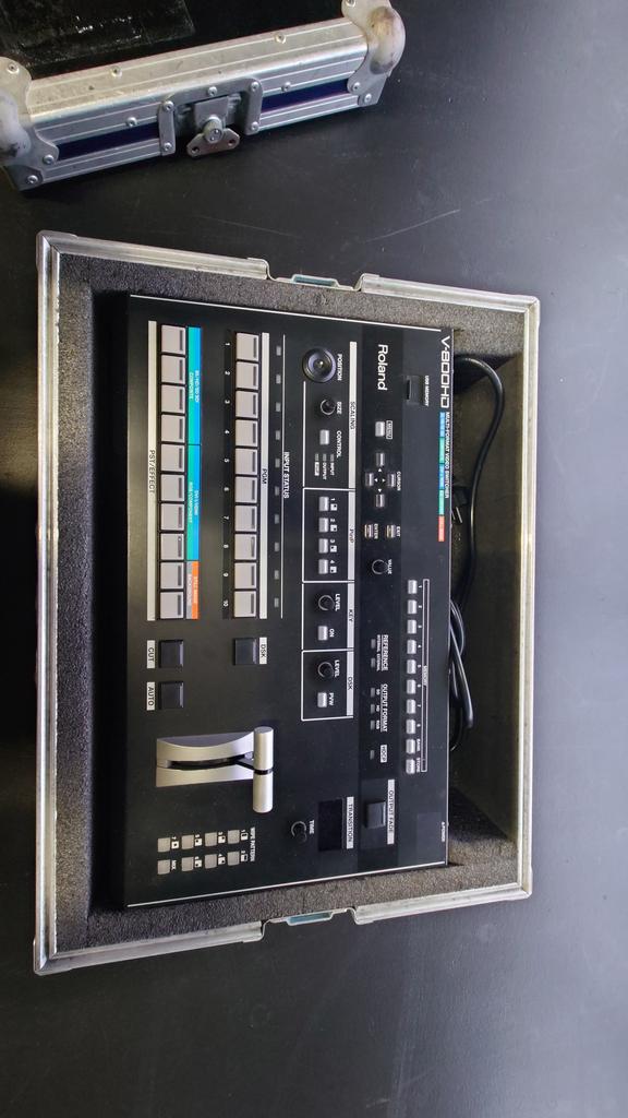 Roland V800 HD in case, Ophalen of Verzenden, Gebruikt, Video