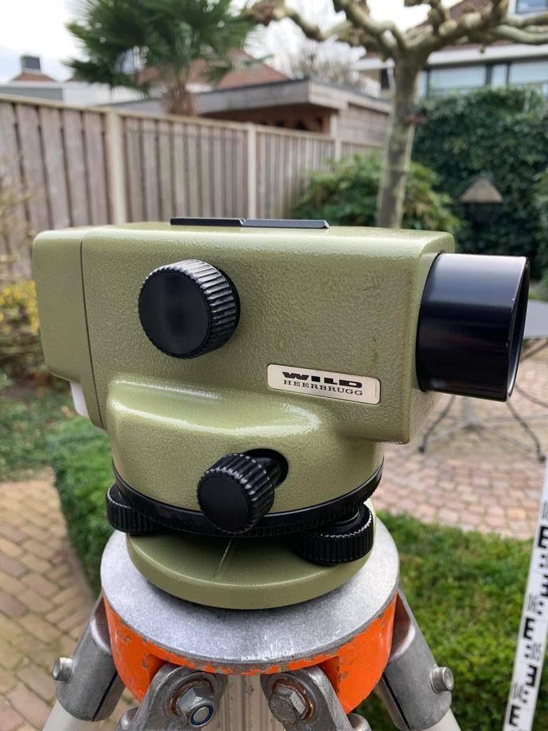 Wild NAK1 waterpasinstrument / toestel, statief en baak, Ophalen, Zo goed als nieuw