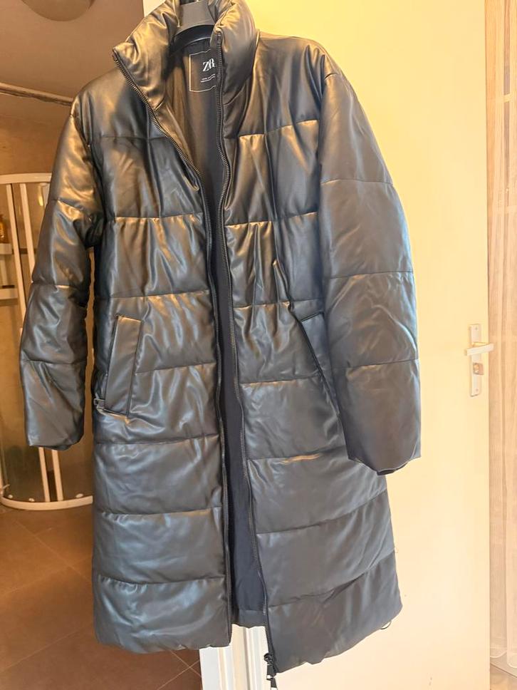 Zara Lange Zwarte Puffer Jas - Maat M, Kleding | Dames, Jassen | Winter, Zo goed als nieuw, Maat 38/40 (M), Zwart, Ophalen of Verzenden