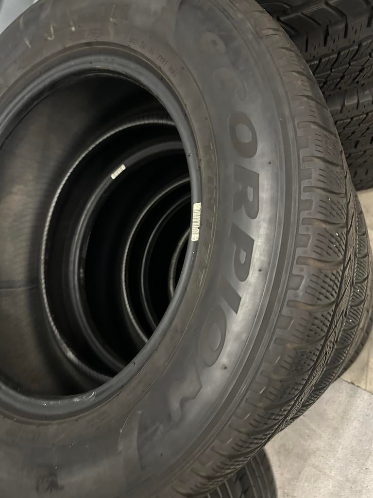 Set / Banden / 255/60R18 (100H) Pirelli Winterbanden AO M+S, Ophalen