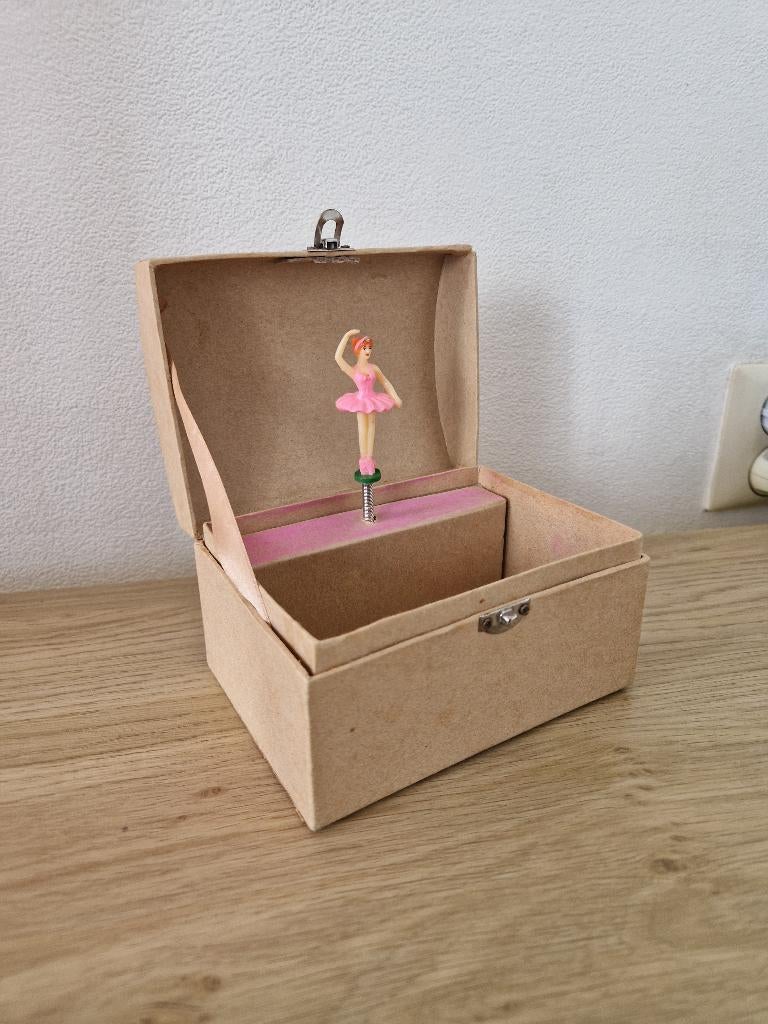 kartonnen schatkist muziekdoos ballerina die danst, Ophalen of Verzenden, Gebruikt