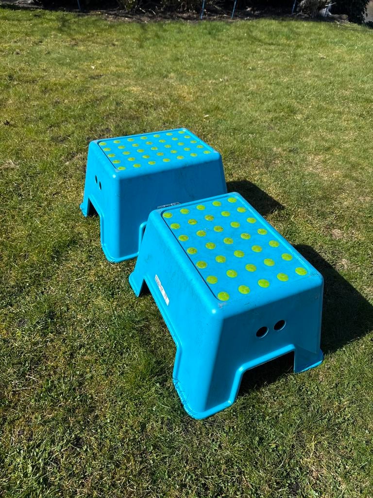 Twee IKEA opstap krukjes - ideaal voor kinderen, Huis en Inrichting, Krukjes, Ophalen of Verzenden, Gebruikt, Kunststof