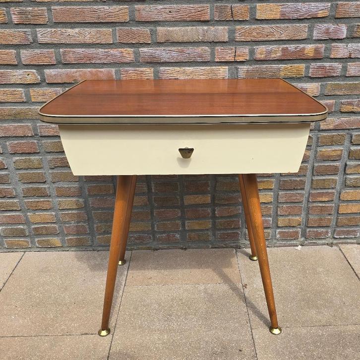 Vintage jaren 50-60 halkastje/ bijzetkastje/ sidetable., Huis en Inrichting, Kasten | Ladekasten, Zo goed als nieuw, Minder dan 100 cm