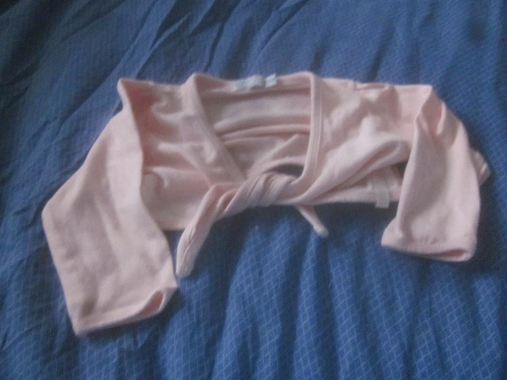 Mooi lichtroze strik vestje/bolero Dirkje maat 74 zgan, Kinderen en Baby's, Babykleding | Maat 74, Dirkje, Ophalen of Verzenden